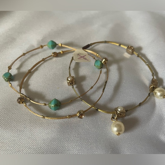 Jewelry - Set of three delicate bracelets
